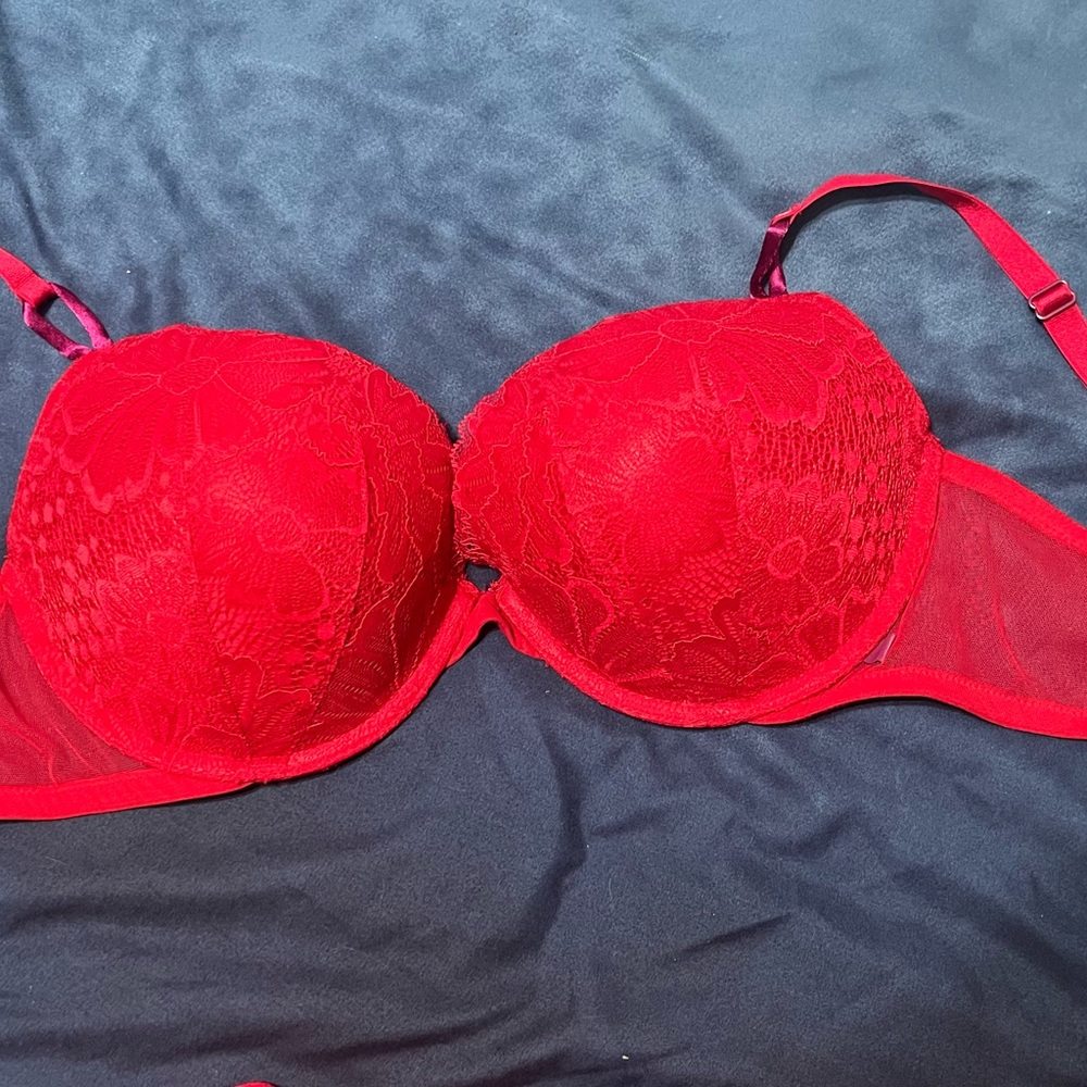 Nwt Victoria secret size 38d push up sexy bra